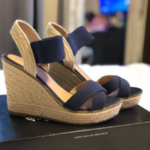 Wedge heels in blue and tan
